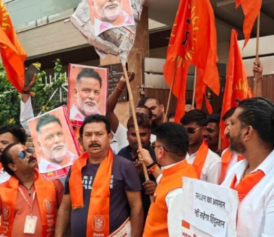 ‘पप्पू यादव के खिलाफ सड़क पर उतरा सनातन रक्षा संगठन, किया उग्र प्रदर्शन निकाली शव यात्रा प्रदर्शन