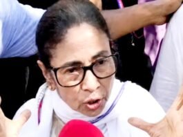ममता बनर्जी के काफिले पर पथराव, पूर्व CM का आरोप, पुलिस के सामने हुआ हमला ममता बनर्जी