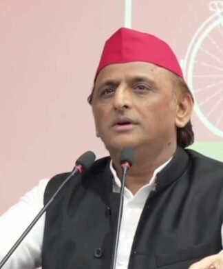सपा में शामिल कार्यकर्ताओं का स्वागत कर बोले अखिलेश, ‘PDA से घबराए हैं सामंतवादी लोग अखिलेश यादव