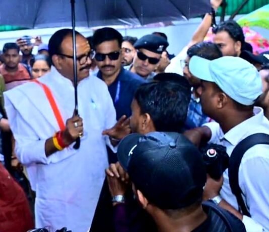 भर्ती में देरी से नाराज UPSSSC JE अभ्यर्थियों ने उप मुख्यमंत्री आवास का घेराव कर किया प्रदर्शन, मिला ब्रजेश पाठक से आश्वासन यूपीएसएसएससी