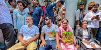 पैलेट गन से घायल