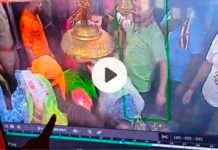 गजब! बुद्धेश्वर मंदिर के गर्भगृह में पुलिस के सामने ही महिला का मंगलसूत्र दांत से काट ले गयी युवती, देखें Video