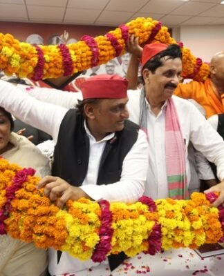 सपा में नेता शामिल