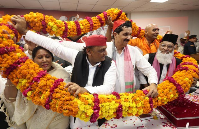 सपा में नेता शामिल सपा में नेता शामिल