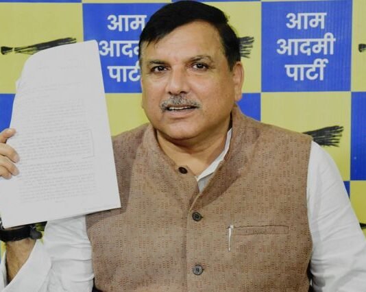 SIT रिपोर्ट में चंपत-अनिल को मिली क्लीनचिट पर संजय सिंह ने सवाल उठा सार्वजनिक किया पन्ना नंबर छह पन्ना नंबर छह