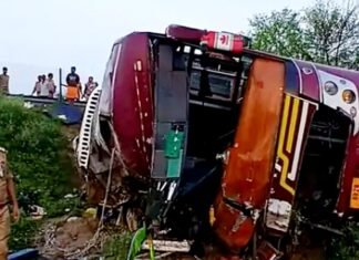 लखनऊ-आगरा एक्सप्रेसवे पर दो अलग-अलग बस हादसे, 40 यात्री घायल बस हादसे