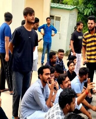छात्रों का गुस्सा