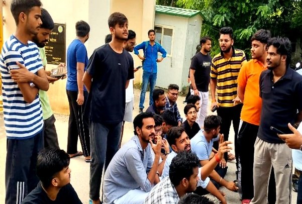 छात्रों का गुस्सा छात्रों का गुस्सा