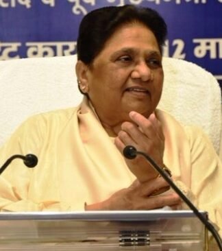 खुद की तारीफ कर प्रतिज्ञा से पलटीं मायावती, भतीजी दीपिका को भी नहीं देंगी बसपा में जिम्मेदारी, ईशान की हुई वापसी मायावती