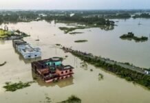 तेजस्वी का मोदी सरकार पर हमला, गुजरात-बिहार में भेदभाव का लगाया आरोप बिहार में बाढ़