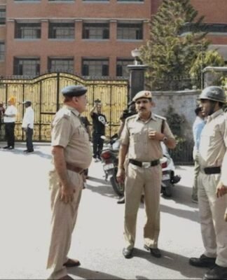 फिर मिली दिल्ली के कई स्कूलों को बम से उड़ाने की धमकी, मचा हड़कंप स्कूलों को धमकी