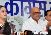 बाढ़ पीड़ित झेल रहे तबाही, नरेंद्र मोदी के जन्मदिन के नाम पर फूंका जा रहा सरकारी धन: अजय राय अजय राय