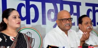 बाढ़ पीड़ित झेल रहे तबाही, नरेंद्र मोदी के जन्मदिन के नाम पर फूंका जा रहा सरकारी धन: अजय राय अजय राय