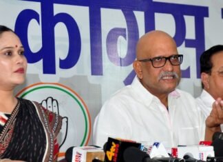 बाढ़ पीड़ित झेल रहे तबाही, नरेंद्र मोदी के जन्मदिन के नाम पर फूंका जा रहा सरकारी धन: अजय राय अजय राय