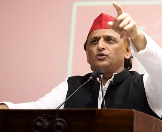 अखिलेश ने आदित्यनाथ पर सवाल उठाकर कहा, भाजपा सरकार नहीं कर रही कानून व संविधान के अनुसार काम अखिलेश यादव