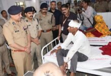 दर्शन कर लौट रहे श्रद्धालुओं की पिकअप को तेज रफ्तार कैंटर ने मारी टक्कर, 12 की मौत, 21 घायल, यूपी में हुआ दर्दनाक हादसा भीषण सड़क हादसा