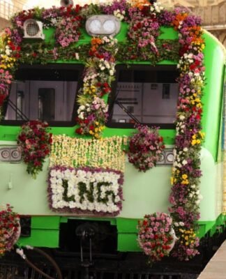 साबरमती की पटरी पर दौड़ी देश की पहली LNG ट्रेन, अमित शाह ने दिखाई हरी झंडी एलएनजी ट्रेन