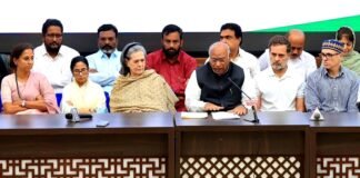 चुनाव आयोग के खिलाफ सड़क पर उतरेगा INDIA, खड़गे ने किया आंदोलन का ऐलान इंडिया गठबंधन