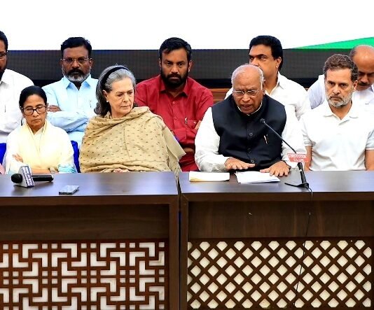 चुनाव आयोग के खिलाफ सड़क पर उतरेगा INDIA, खड़गे ने किया आंदोलन का ऐलान इंडिया गठबंधन