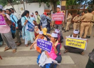 आरक्षण घोटाले के खिलाफ भाजपा दफ्तर में घुस दिव्यांग-पिछड़े अभ्यर्थियों का प्रदर्शन, की जमकर नारेबाजी आरक्षण घोटाला