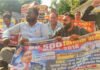 केशव मौर्या के आवास का घेराव कर 68500 शिक्षक भर्ती के अभ्यर्थियों ने लगाया ‘आरक्षण चोरी’ का नारा अभ्यर्थियों का प्रदर्शन