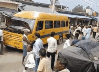 इटौंजा में 25 बच्चों को ले जा रही स्कूली बस में लगी आग, मची अफरा-तफरी स्कूल बस