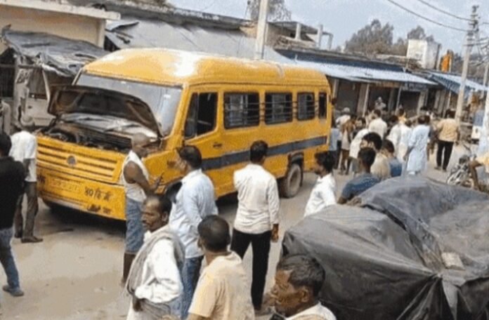 स्कूल बस स्कूल बस