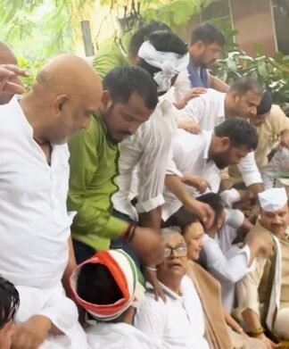 CEC ज्ञानेश कुमार के खिलाफ सड़कों पर उतरी कांग्रेस, लखनऊ समेत देशभर में प्रदर्शन कांग्रेस का प्रदर्शन