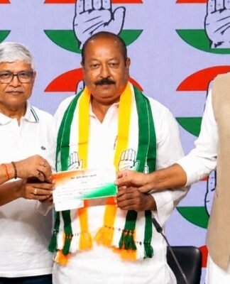 कांग्रेस में शामिल हुए AIMIM नेता रहे आसिम वकार, कहा देश की ज्यादातर आबादी राहुल गांधी के साथ आसिम वकार