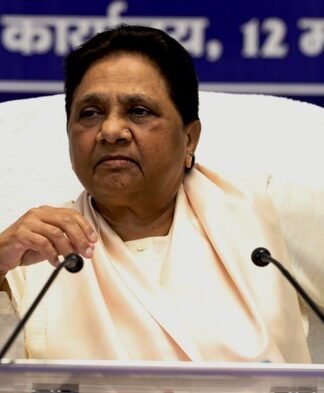 बसपा नेताओं की बैठक में मायावती ने आकाश आनंद को फिर बताया अपरिपक्व, नेशनल कोऑर्डिनेटर पद भी छीना मायावती बैठक