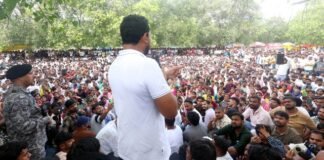 लखनऊ पहुंचे चद्रशेखर आजाद ने आकाश आनंद को बताया छोटा भाई, कहा साथ आए तो मिलकर करेंगे अधूरा मिशन पूरा चंद्रशेखर आजाद लखनऊ