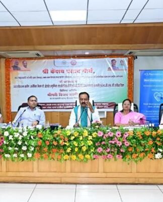 अधिकारियों से बोले केशव मौर्या, यूपी की तीन करोड़ महिलाओं को स्वयं सहायता समूहों से जोड़ने का है टारगेट एक करोड़ लखपति दीदी