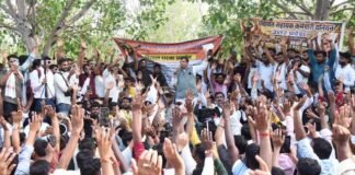 पंचायत सहायकों का प्रदर्शन