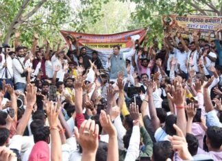 पंचायत सहायकों का प्रदर्शन