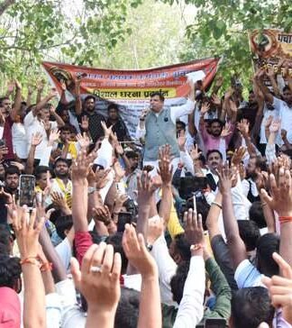 पंचायत सहायकों का प्रदर्शन