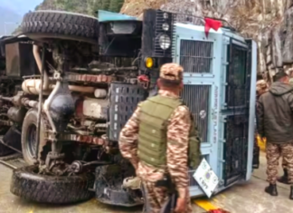 जम्मू-श्रीनगर हाईवे पर BSF का वाहन पलटा, पांच जवान घायल जम्मू-श्रीनगर