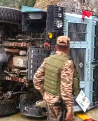 जम्मू-श्रीनगर हाईवे पर BSF का वाहन पलटा, पांच जवान घायल जम्मू-श्रीनगर