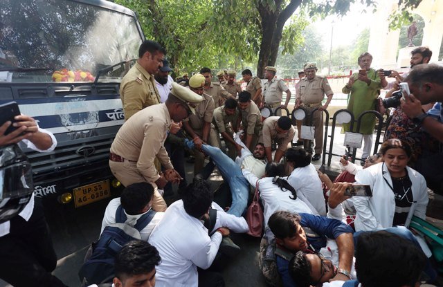 बॉन्डेड डॉक्टर बॉन्डेड डॉक्टर