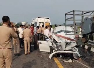 पूर्वांचल एक्सप्रेसवे पर ट्रक में घुसी तेज रफ्तार कार, तीन टेनिस खिलाड़ियों की मौत, अन्य युवकों की हालत गंभीर दर्दनाक हादसा