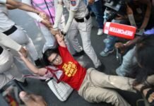 मतों की हेराफेरी में फंसे ज्ञानेश कुमार के इस्तीफे की मांग के लिये छात्र-युवाओं ने किया जबरदस्त प्रदर्शन, सरकार ने भी रोकने के लिए झोंकी ताकत जंतर मंतर पर प्रदर्शन
