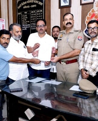 राहुल गांधी को रावण के रूप में दिखाए जाने पर कांग्रेसियों में गुस्सा, FIR दर्ज करा की कड़ी कार्रवाई की मांग कांग्रेस