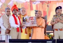 ग्राम प्रहरियों के सम्मान समारोह में CM योगी ने कहा, सपा सरकार में उपद्रव से भूल जाते थे लोग उत्सव सीएम योगी