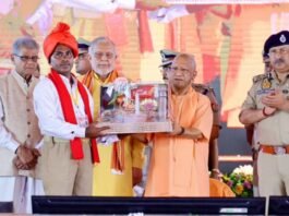 ग्राम प्रहरियों के सम्मान समारोह में CM योगी ने कहा, सपा सरकार में उपद्रव से भूल जाते थे लोग उत्सव सीएम योगी