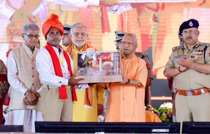 सीएम योगी सीएम योगी