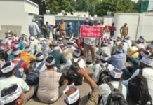 फिर शिक्षा मंत्री आवास पहुंचे 68500 शिक्षक भर्ती के अभ्यर्थी, दोहराया आरक्षण घोटाले का आरोप शिक्षक भर्ती