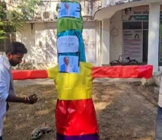 NSUI ने दशहरे पर जलाया ज्ञानेश कुमार का पुतला, CEC को बताया आज का ‘रावण’ एनएसयूआइ