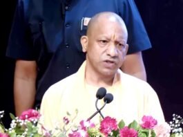 जनता को परेशान करने वाले अफसरों को लेकर सीएम योगी ने कहा, अयोग्य का जिम्मेदार पद पर बैठना भी खतरनाक सीएम योगी