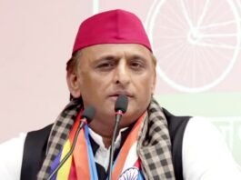 अखिलेश ने पकड़ी मतदाता सूची में भारी गड़बड़ी, चुनाव आयोग से की वोटर लिस्ट को आधार कार्ड से जोड़ने की मांग अखिलेश यादव