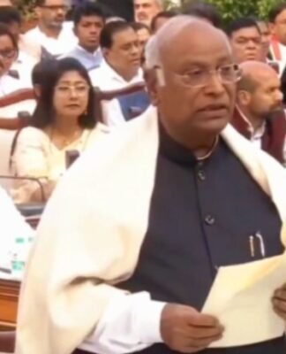 सिंबॉलिक पब्लिक इंपीचमेंट प्रोग्राम में बोले खड़गे, ‘CEC ज्ञानेश कुमार को हटाया जाए मल्लिकार्जुन खड़गे