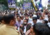 EVM के खिलाफ स्वामी प्रसाद मौर्य ने किया लखनऊ में प्रदर्शन, उठाई बैलेट पेपर से चुनाव कराने की मांग अपनी जनता पार्टी